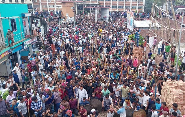 In Sherpur of Bogra, night vigil is going on in the Hinduparas