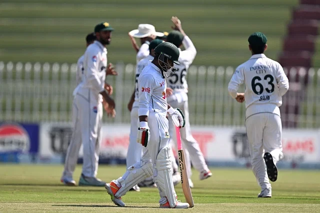 Bangladesh in deep trouble after losing 6 wickets for 26